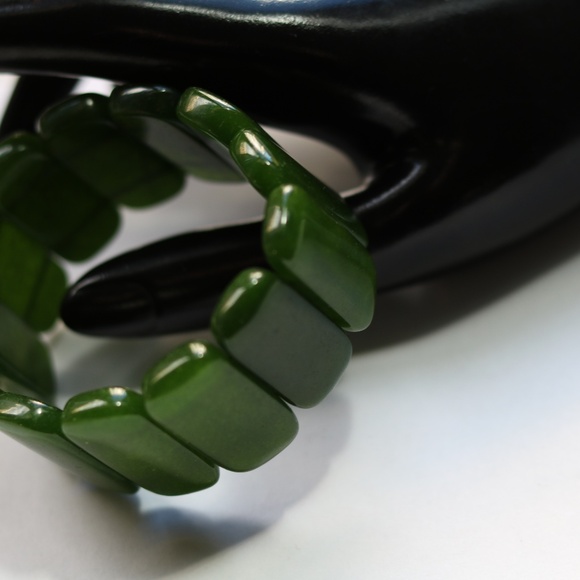 Vintage Genuine Green Jade Slip-on Stretchy Wide  Bracelet Boho Jewelry - Picture 1 of 2